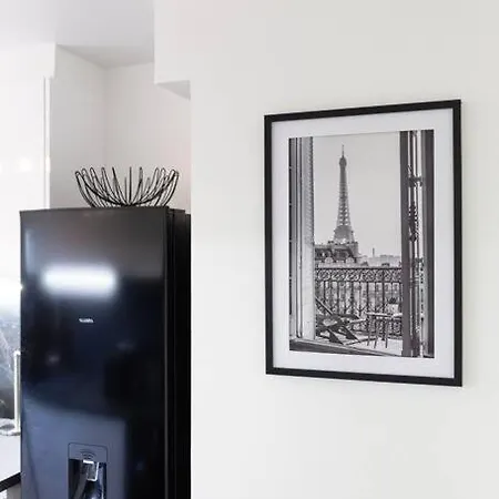 Apartment Amazing In A Park Overlooking Paris